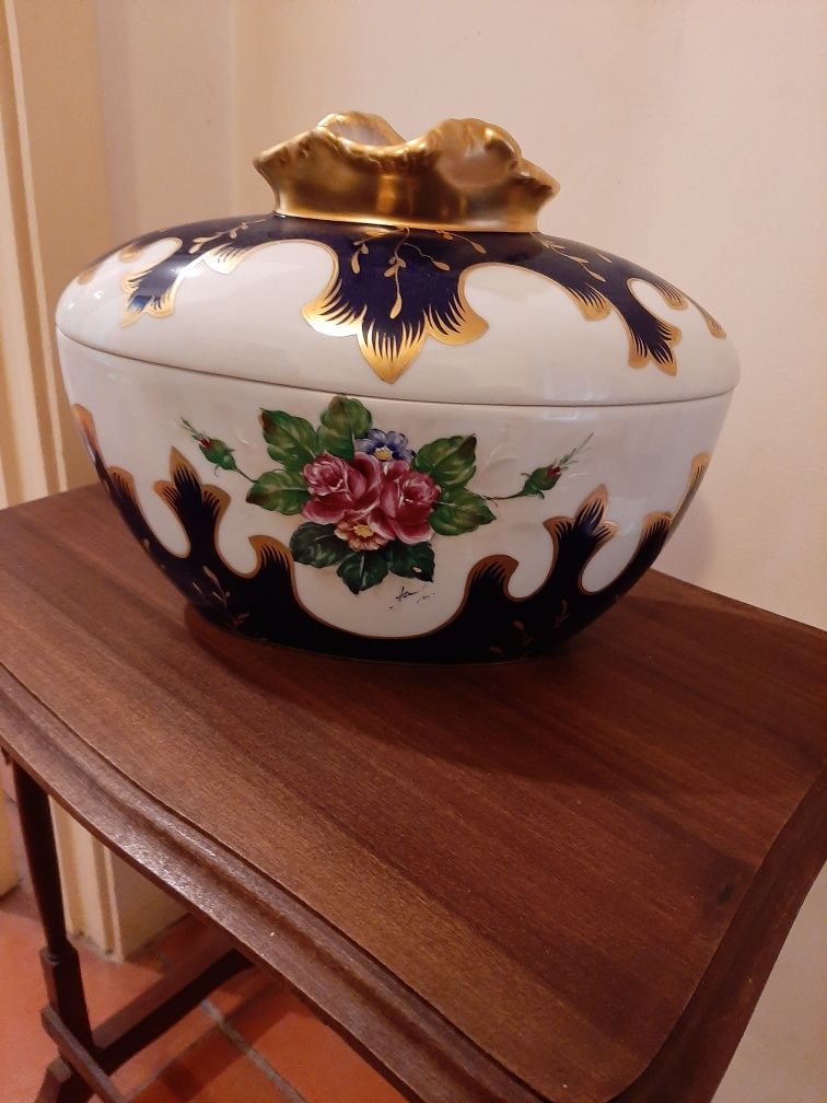 Pote decorativo em porcelana