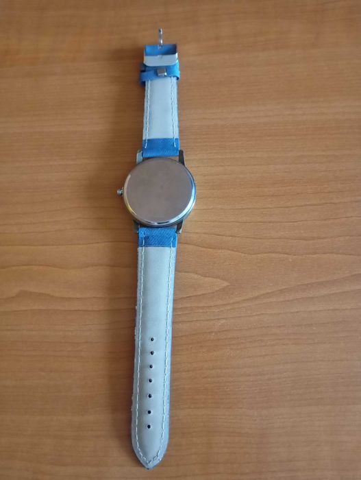 Zegarek na rękę z samochodem