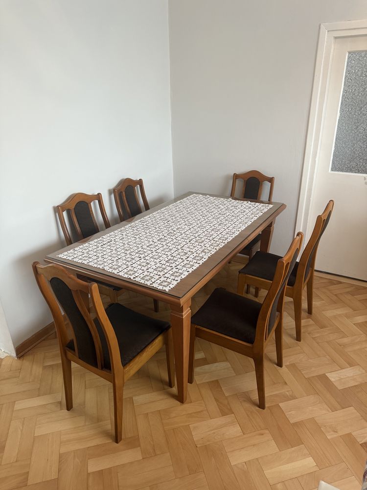 Meble , szafa , stół z sześcioma krzesłami, witryna narożna, komoda…