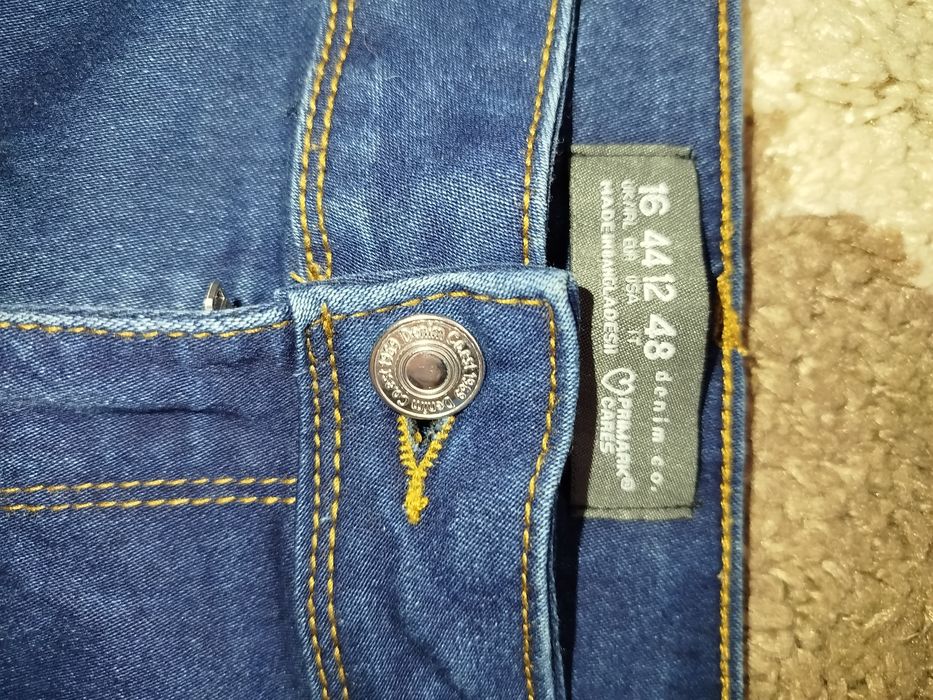 Джинси жіночі не утеплені 48 розміру.