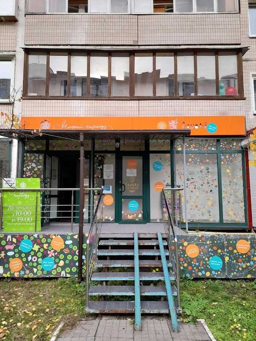 Продається нежитлове фасадне приміщення на Троєщині - 101,6 м2