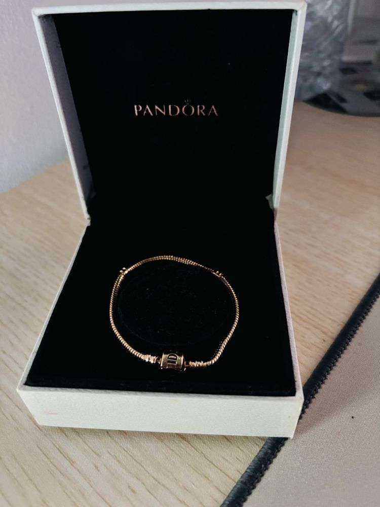Vendo pulseira pandora original nova com dois pingentes