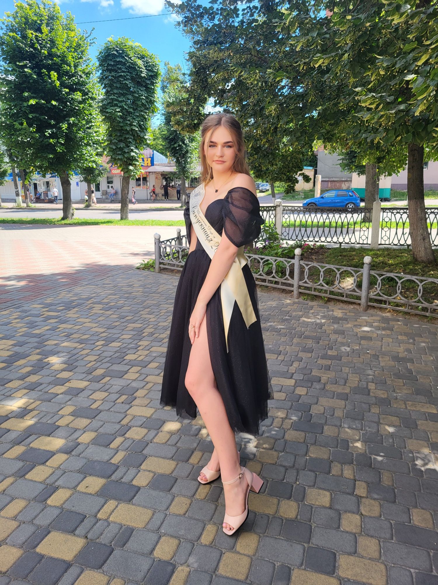 Продам випускну сукню