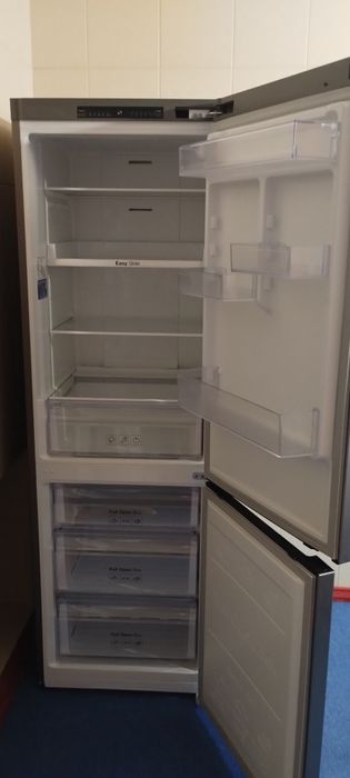 Холодильник SAMSUNG