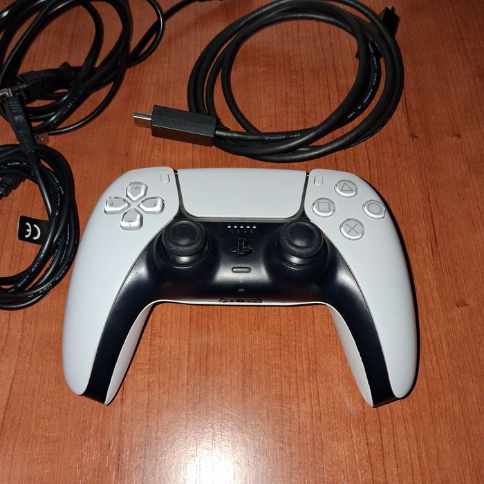 PlayStation 5 (PS5) – Versão Disco – Comando + Suporte + Cabos + Caixa