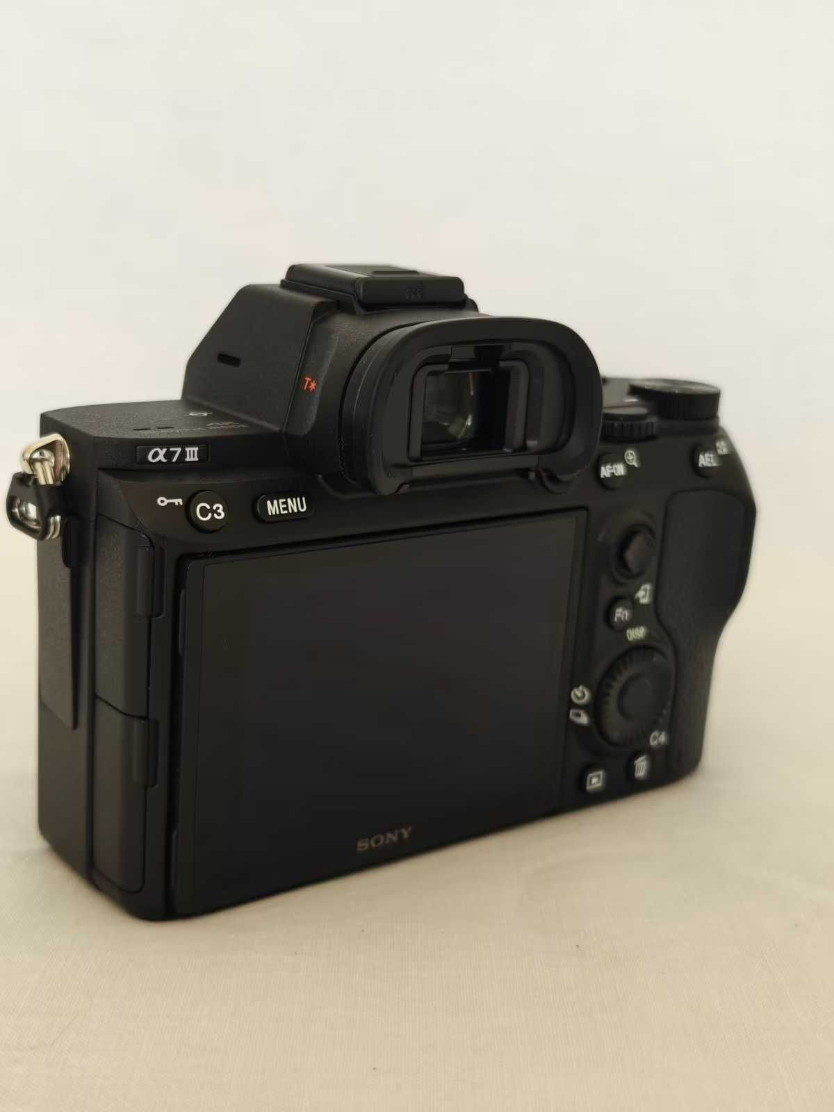 Sony Alpha 7 III + Obiektyw 28–70mm + 50mm 1.8 + akcesoria – jak nowa