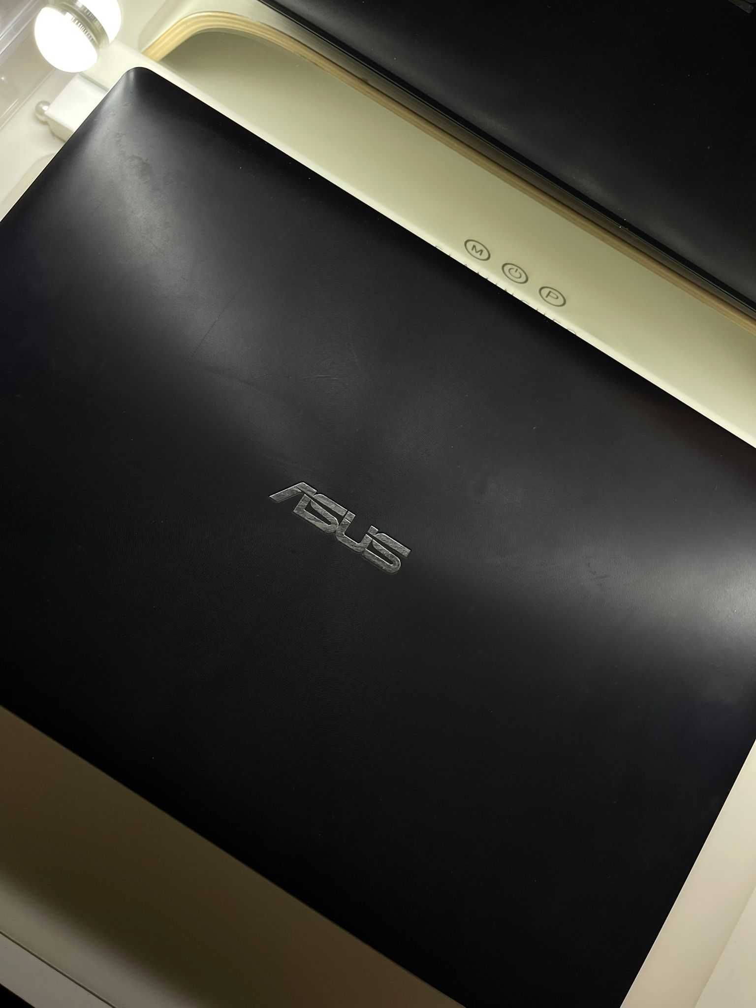 ASUS Laptop / Portátil com 4GB RAM e 500GB HDD (Com Marcas de Uso)