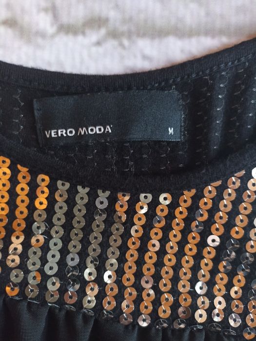 Czarna zwiewna tunika z cekinami Vero Moda R.M/38
