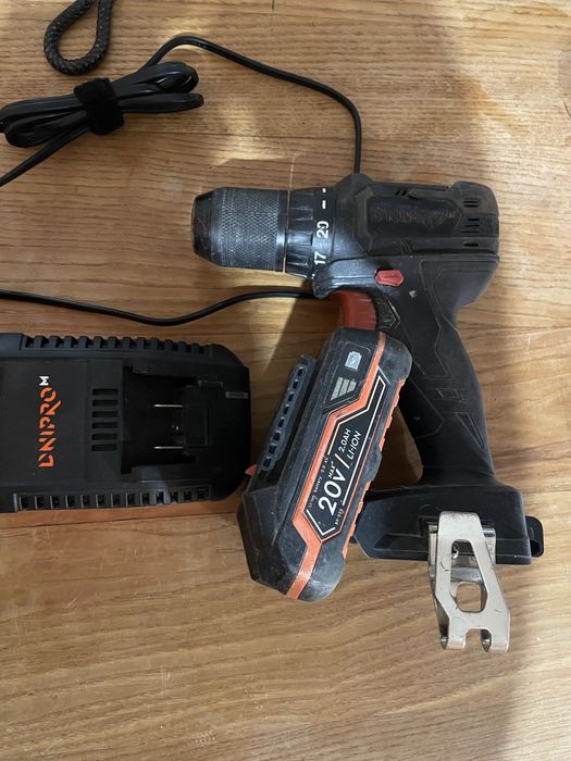 Шуруповерт Днипро М