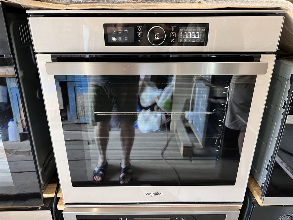 Духовка кремова Whirlpool 6 sense (Італія)