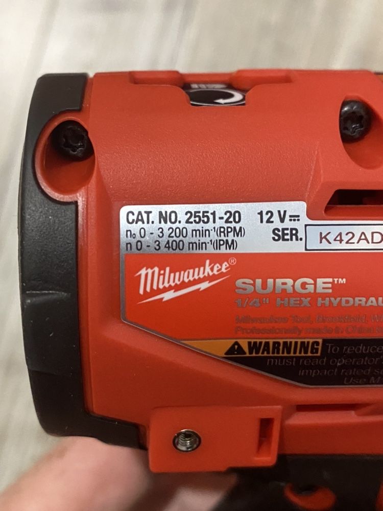 MILWAUKEE M12 2551-20 FUEL™ SURGE импульсный гидравлический шуруповерт