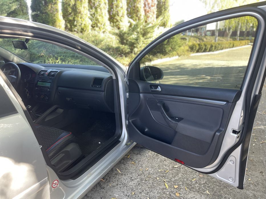 VOLKSWAGEN GOLF V 2005 , 2.0 полный привод , в идеальном состоянии