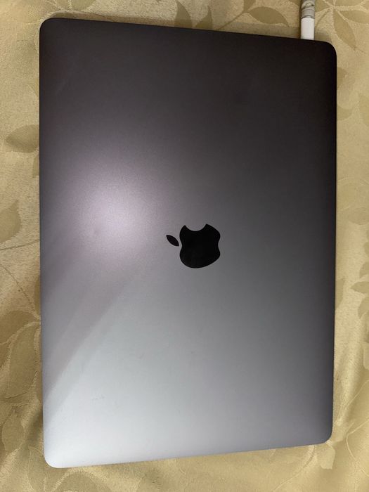 Macbook Air 13'' 2020 - Intel Core i5 Quad-core, 8GB RAM, 256GB SSD