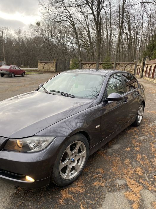 Продам BMW e90 320