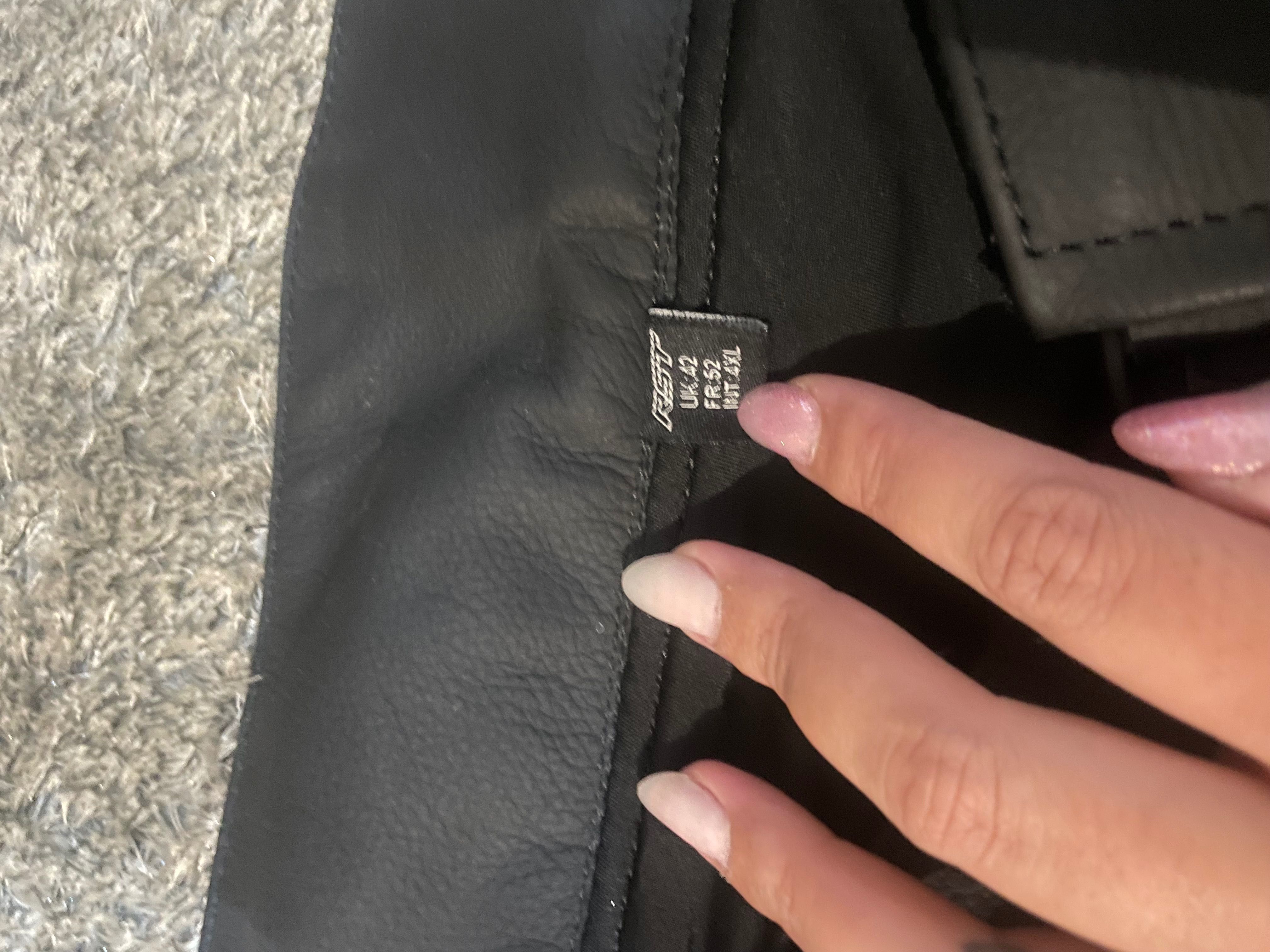 Calça Rst novas T4XL