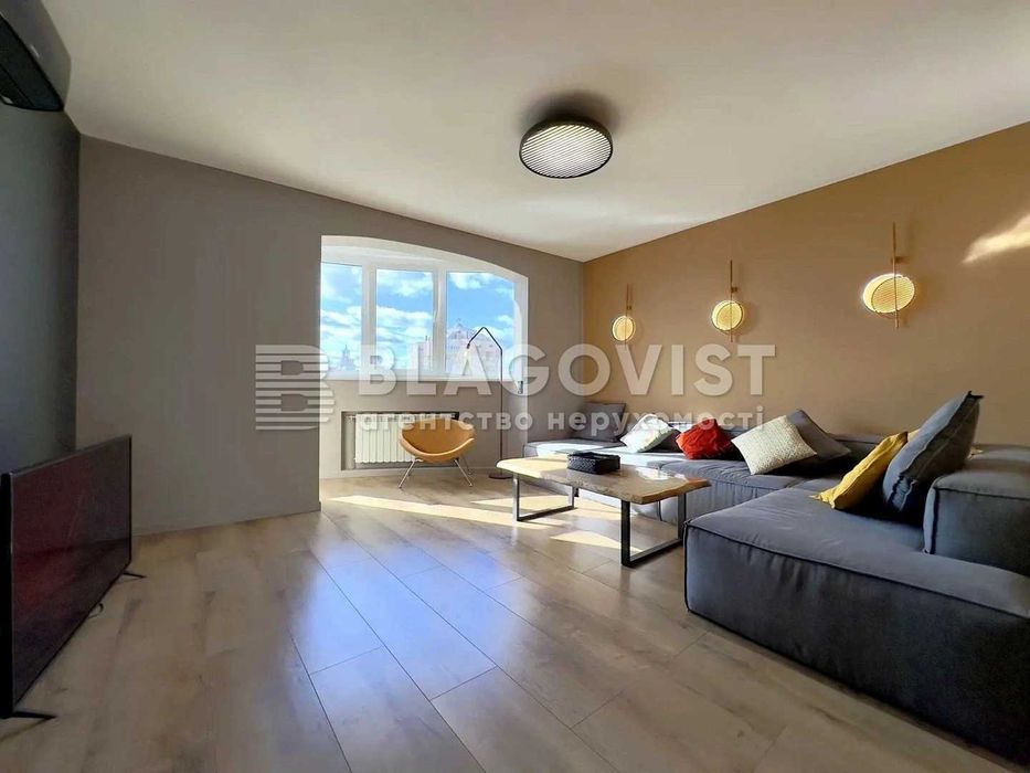 Продаємо видову 2км. квартиру з сучасним ремонтом станція М"Осокорки"