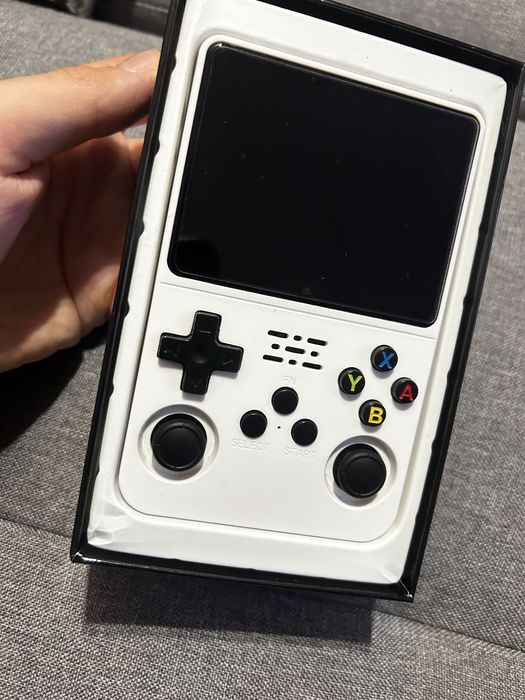 Retro konsola R36S - Pokémon, GTA, Mario, God Of War