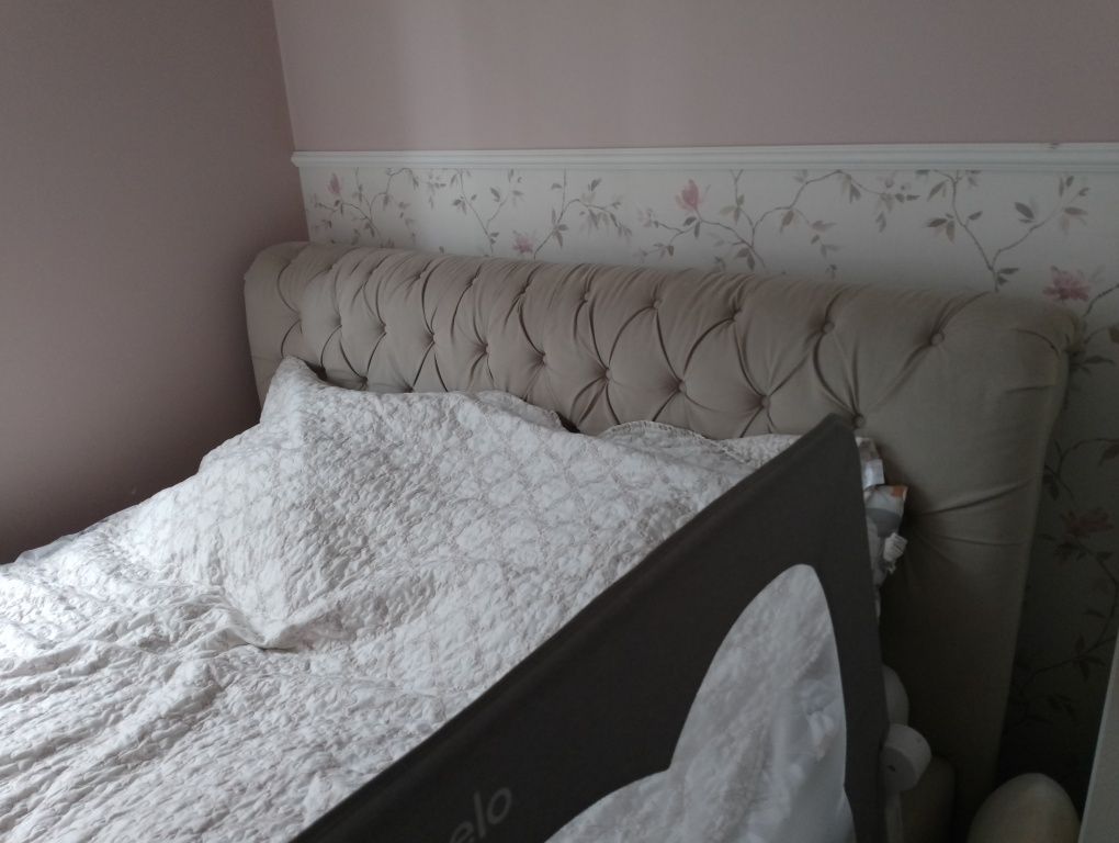 Łóżko tapicerowane