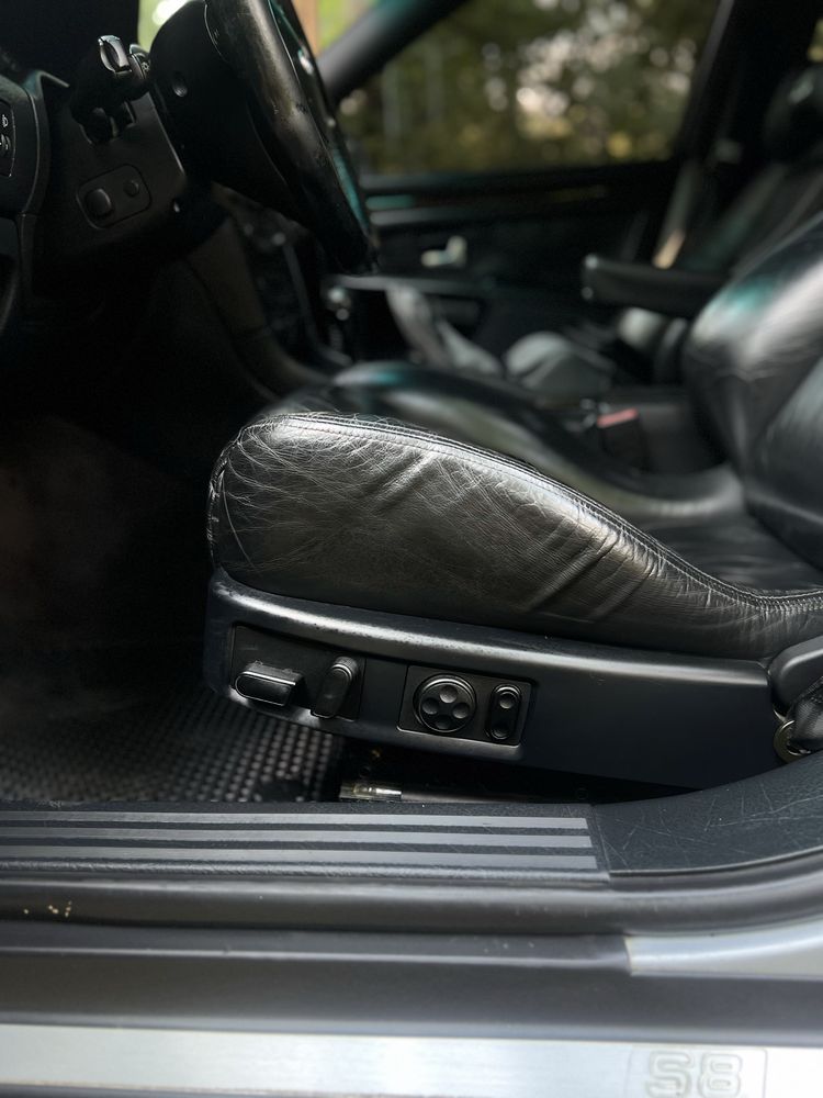Продам Audi S8 D2