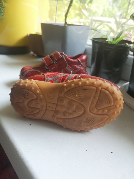 Детские кожаные кросовки 20 размер