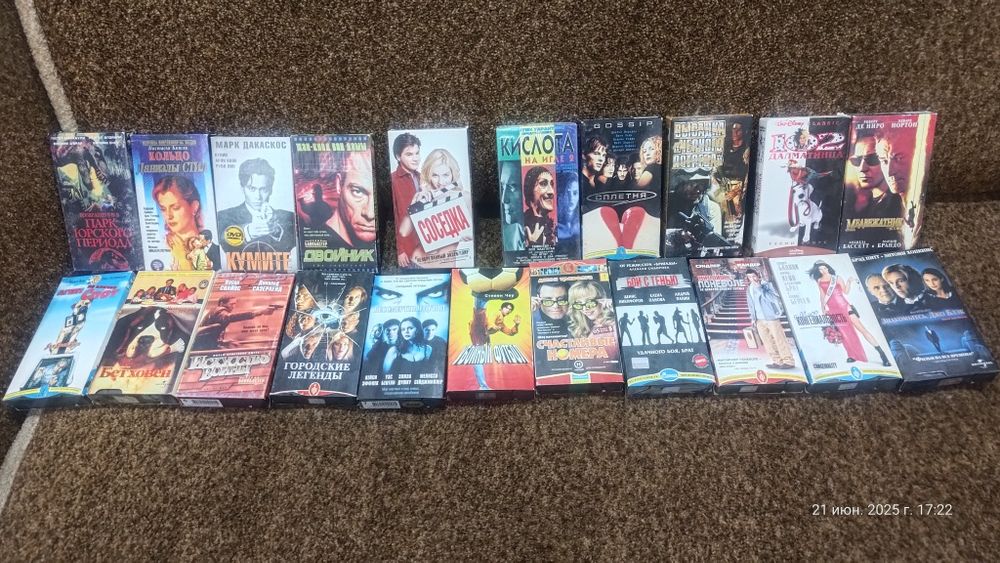 Продам видеокассеты. В Полтаве  - подарю).