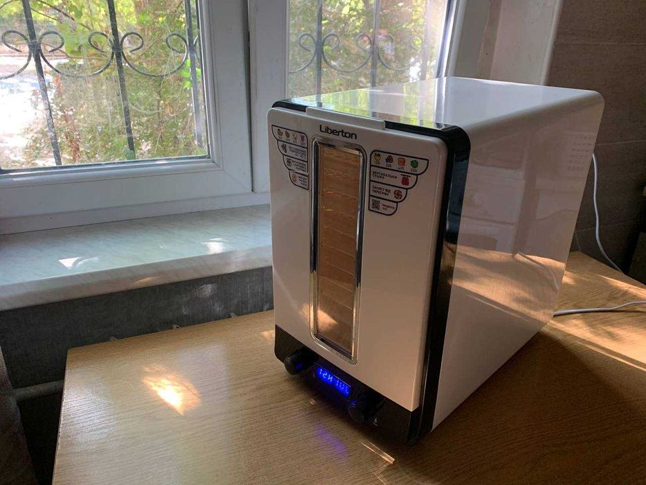 Сушилка Liberton LFD-5527P для фруктов, овощей, мяса, пастилы