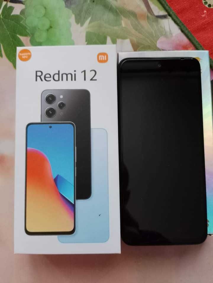 Продам новый телефон с чехлом Redmi 12 4-128