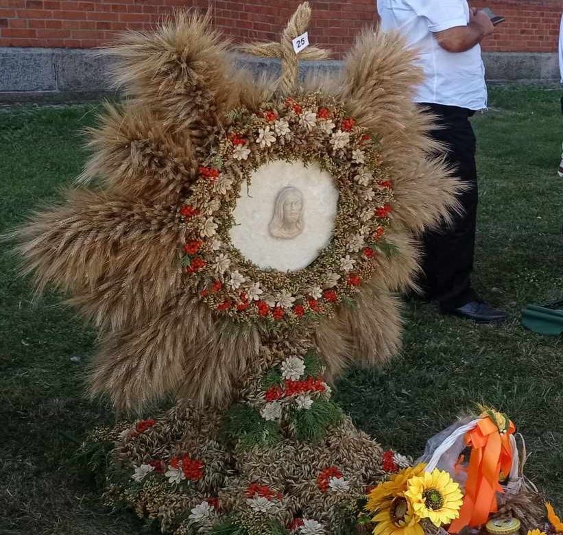 Sprzedam wieniec dożynkowy.