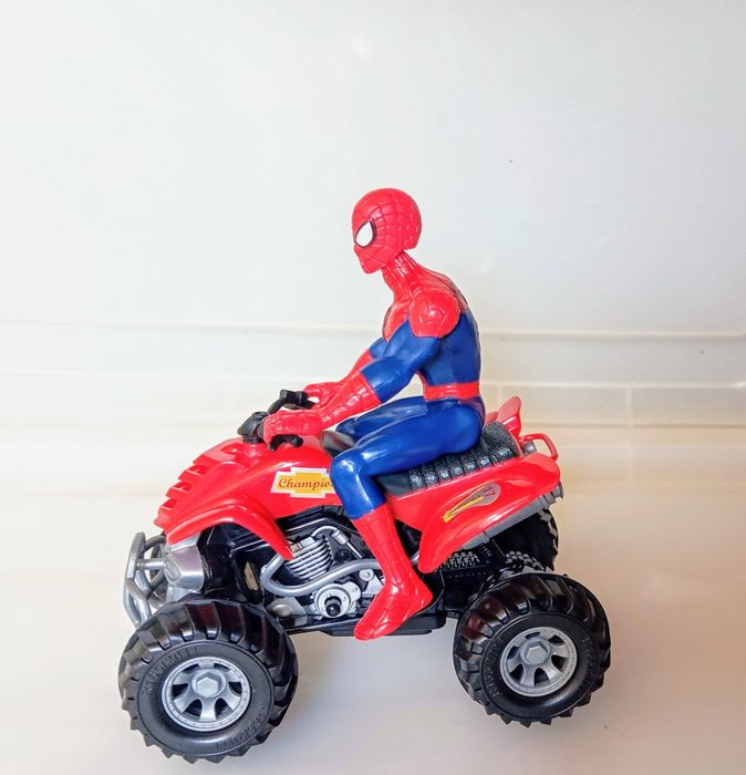 Homem Aranha e a sua moto 4.