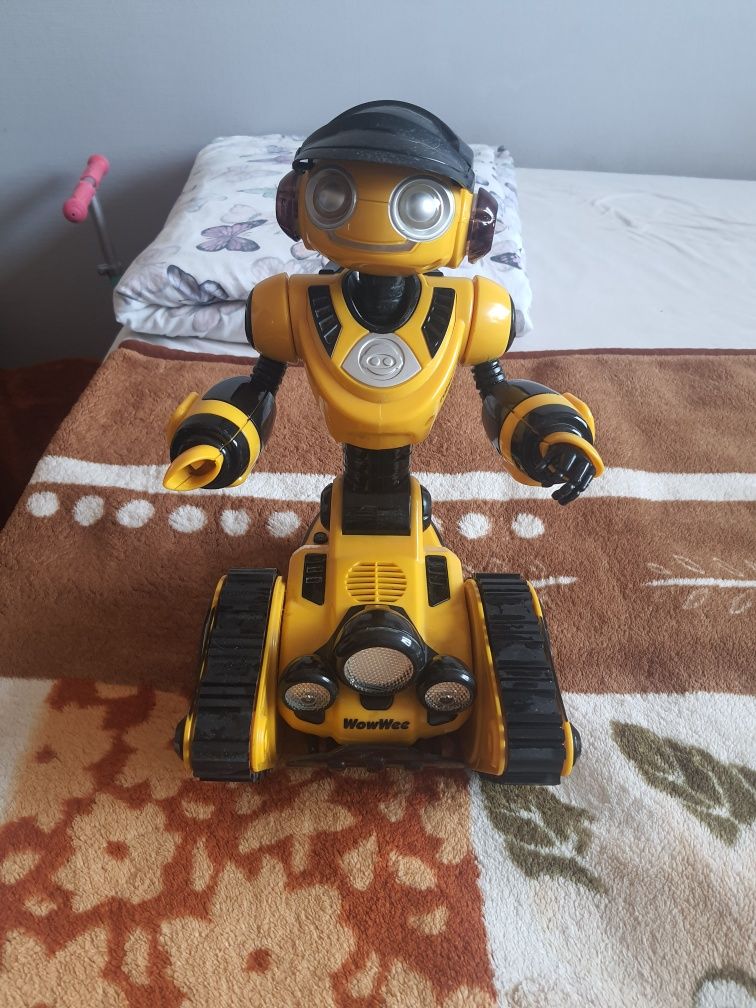 Duży Robot WowWee 8405 Roborover. Mówi po Niemiecku. Brakuje Pilota i