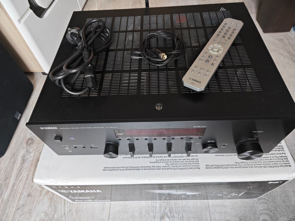Amplituner YAMAHA  R-N803 D.