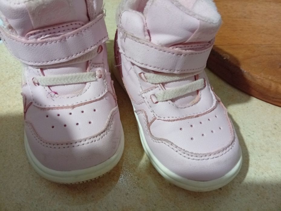 Продам детский ботинки