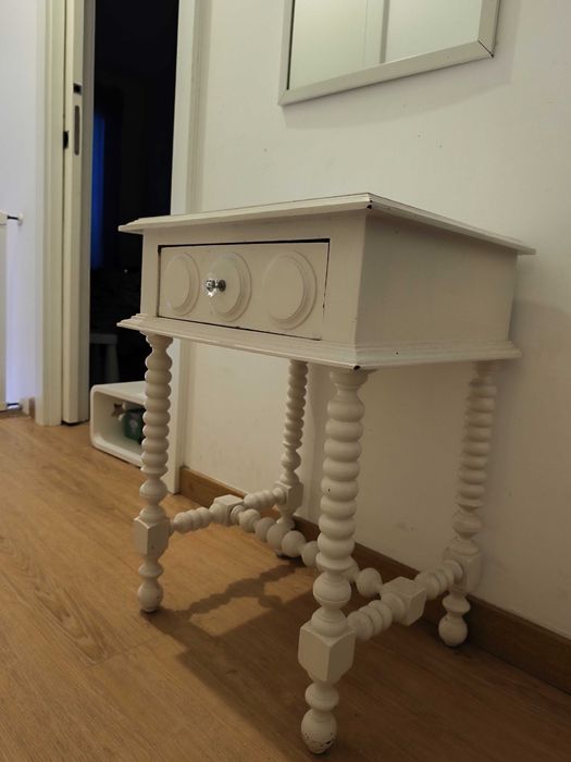 2 Mesas de Cabeceira em Madeira Maciça Branca