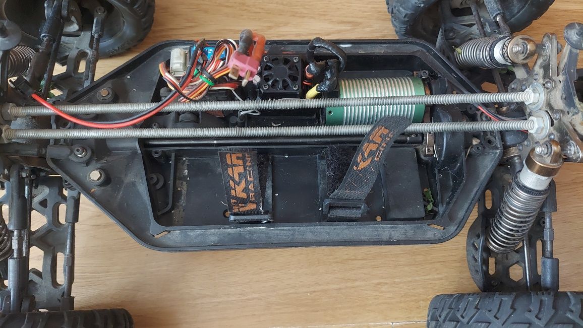 Model rc Vkar Bison, bezszczotkowy.