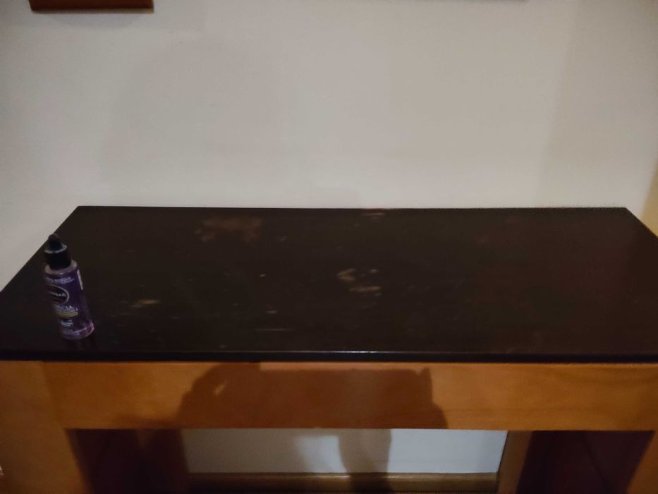 Móvel de entrada ou sala, com gaveta e prateleira em vidro