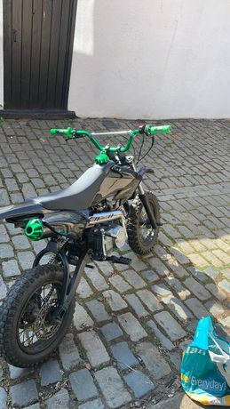 PITBIKE 125 staged
