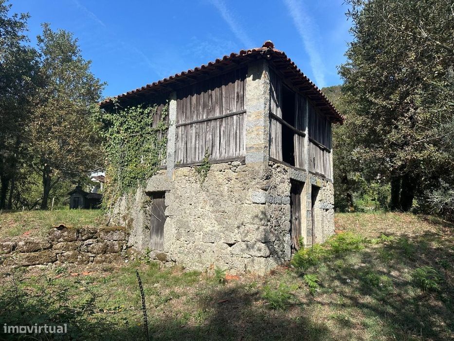 Quinta com 418m2 com Ruína de 48m2 para recuperar I Gondoriz -Terras d