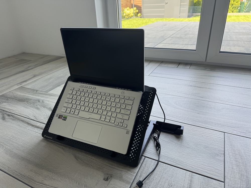 Podstawka choodzaca GENESIS pod laptopa