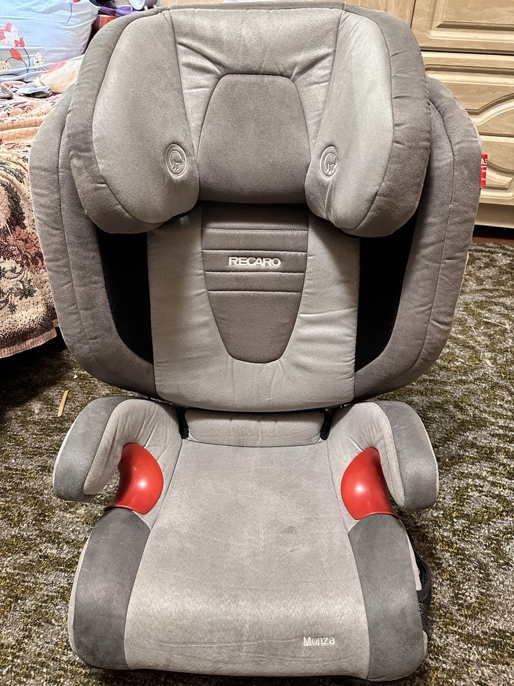 Автокрісло Recaro (9-36 кг)