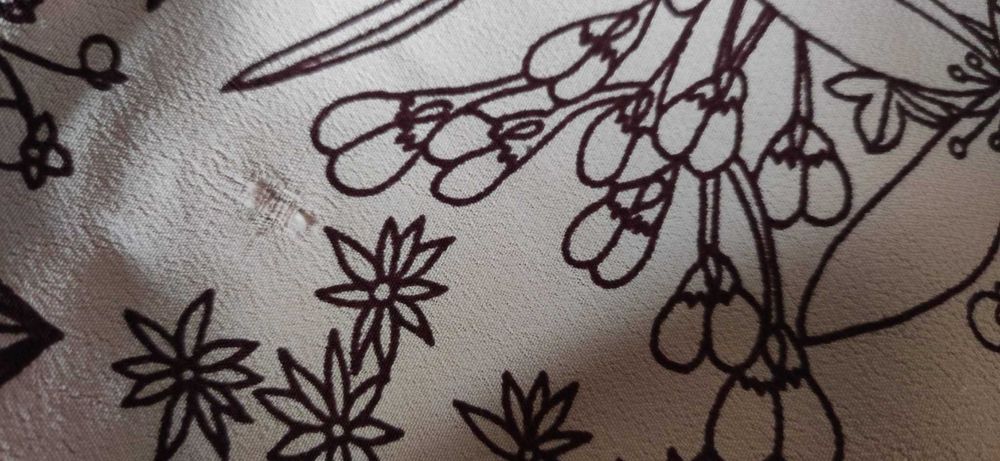 Saia midi evasé, fundo rosa velho e flores bordô - Tamanho 38
