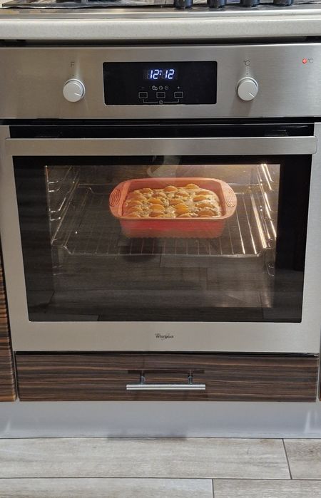 Продам електричну духовку Whirlpool