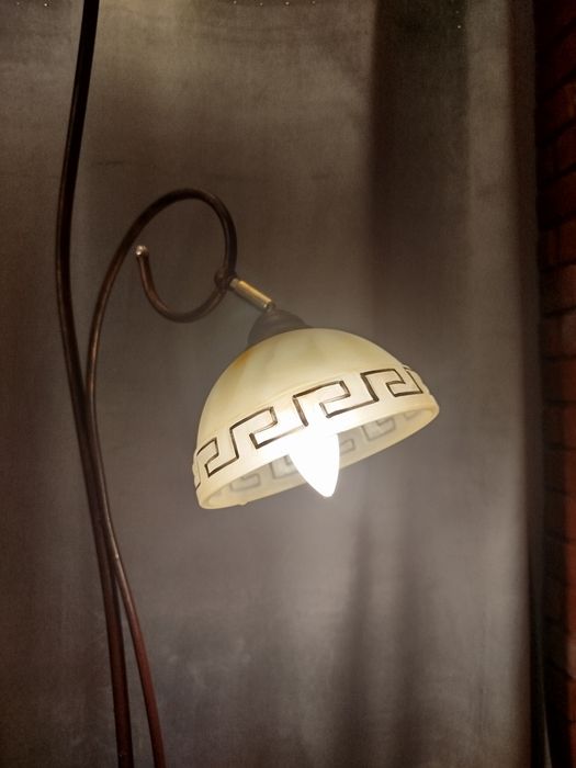 Lampa podłogowa wzór grecki