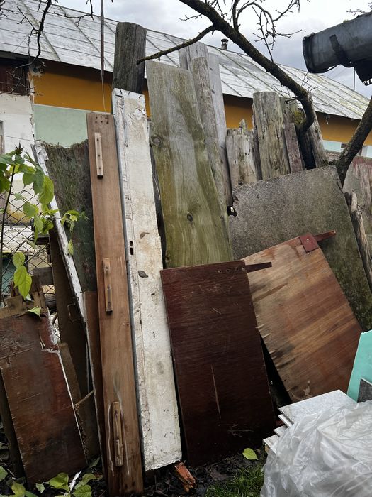 Дошки, розібрані меблі