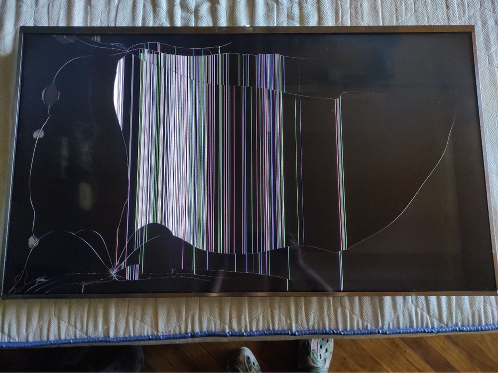 телевізор Xiaomi з розбитою матрицею