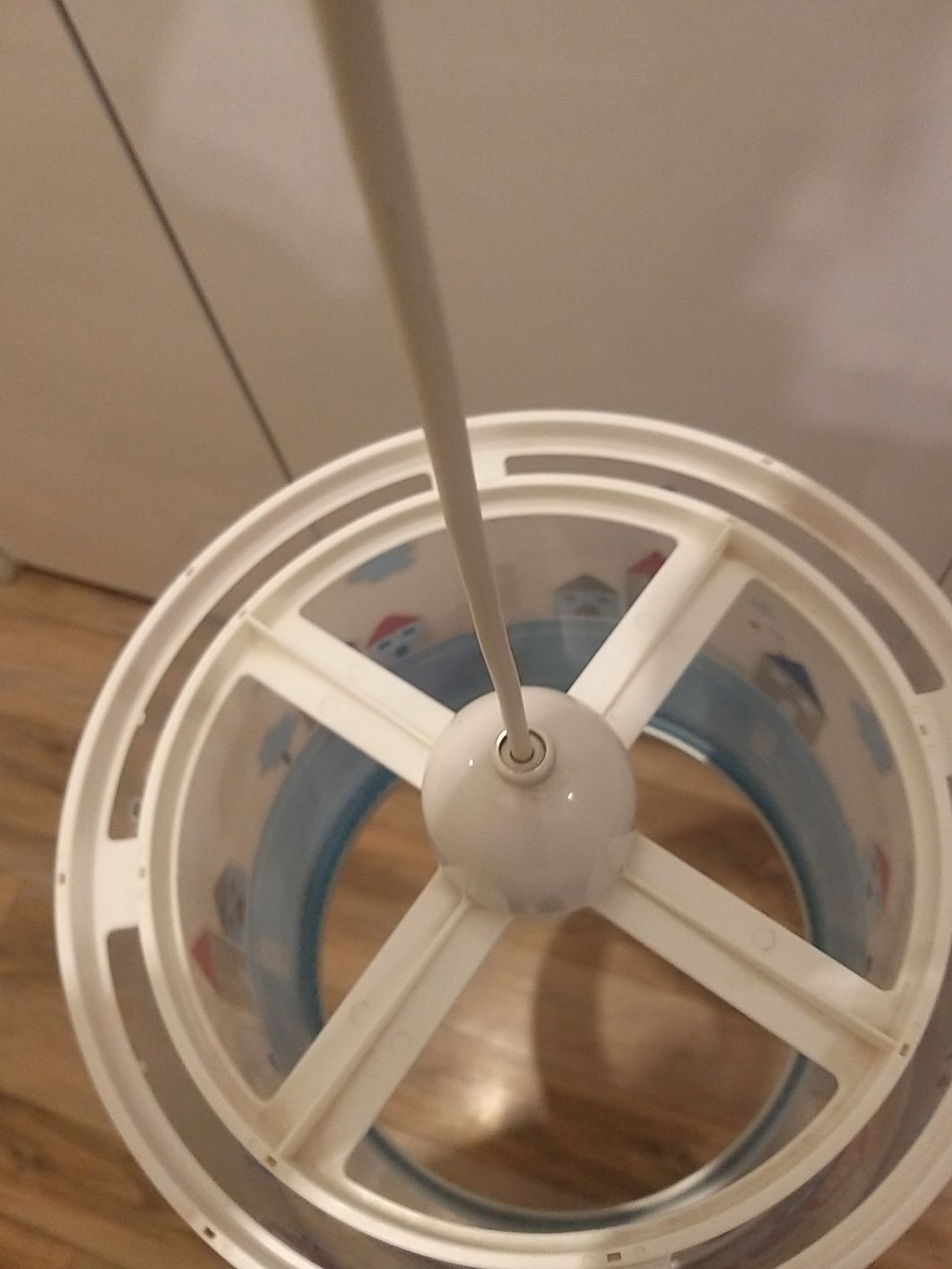 Lampa sufitowa do pokoju dziecięcego