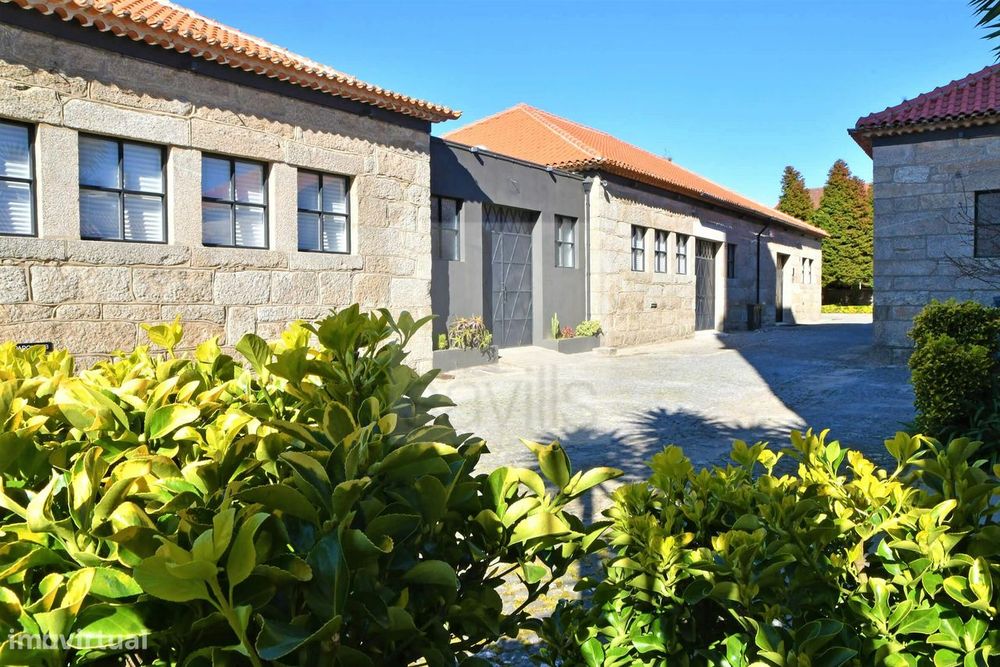 FABRIC - Industrial Vintage Workspace