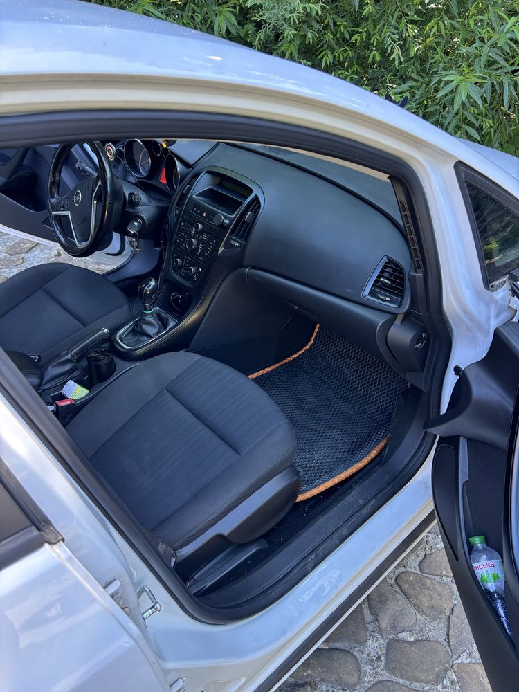 Opel astra j 2012 1.7cdti