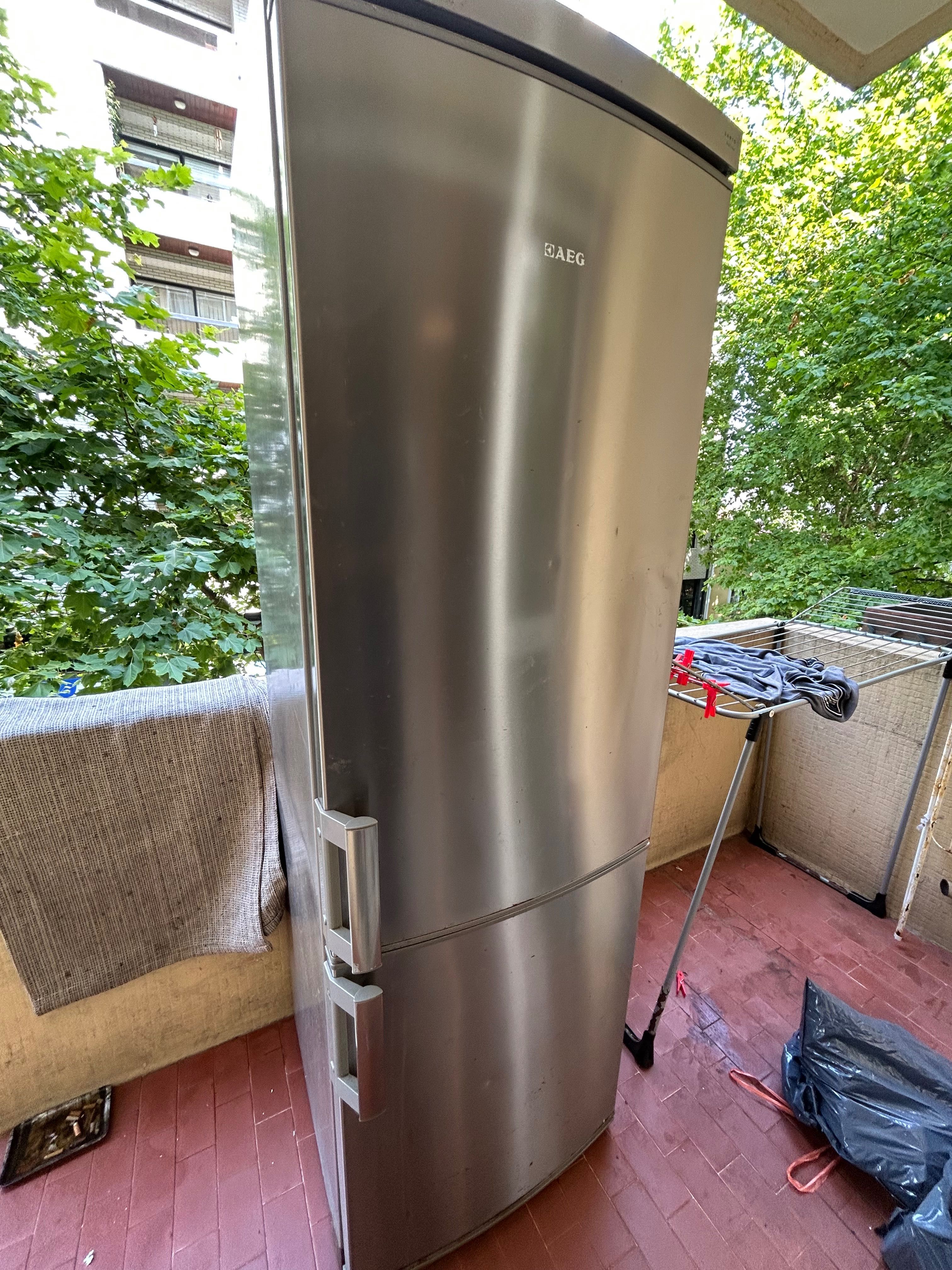 Frigorífico dupla porta AEG