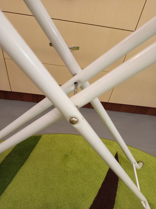 Гладильная доска без чехла.