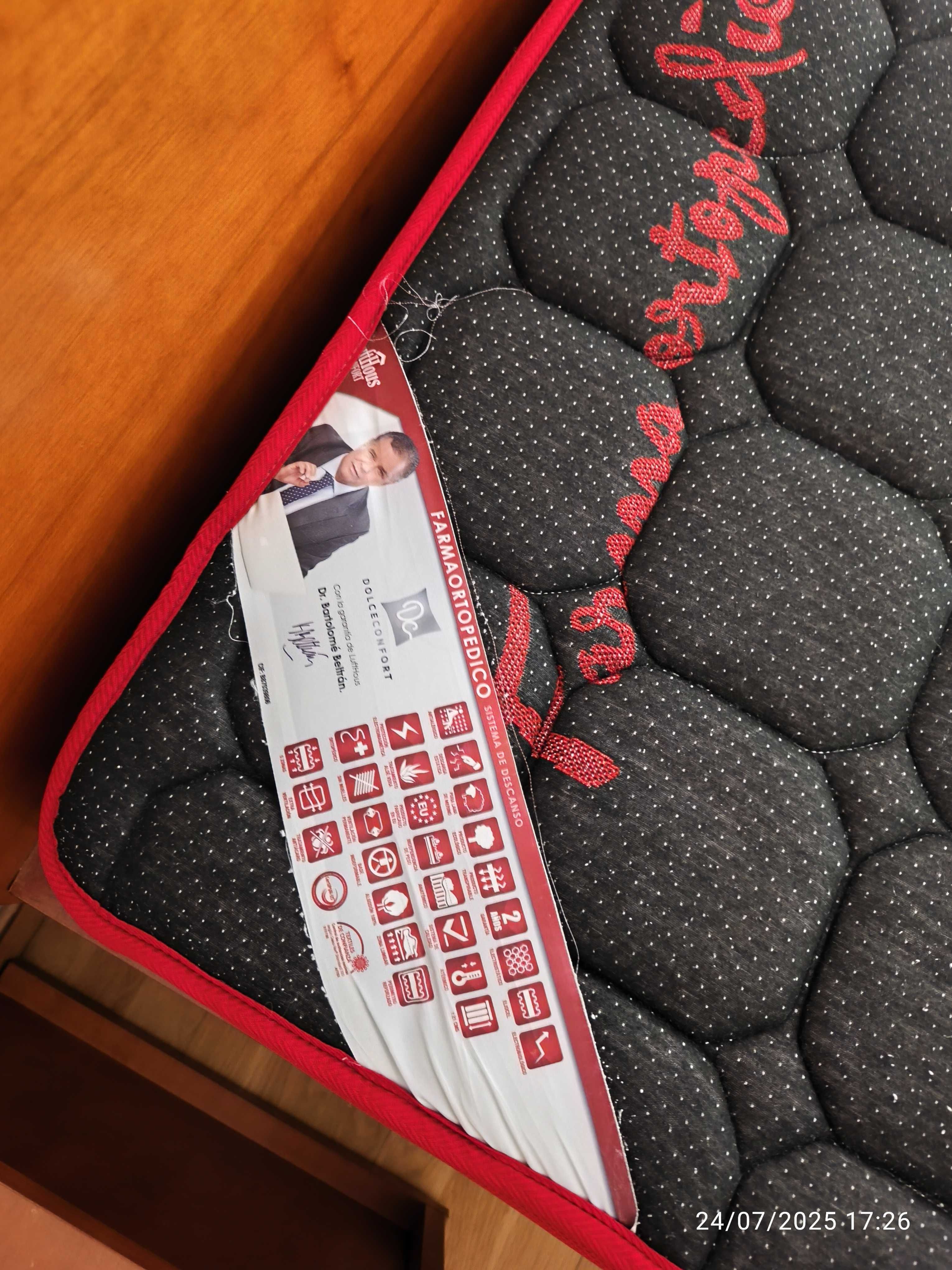 Cama elevatória em cerejeira + colchão + 2 mesas cabeceira